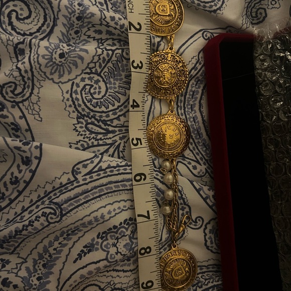 ❤️☝️👏Chanel medallion bracelet ☝️👏❤️Authentic☝️👍🌹🥰 - Picture 4 of 10
